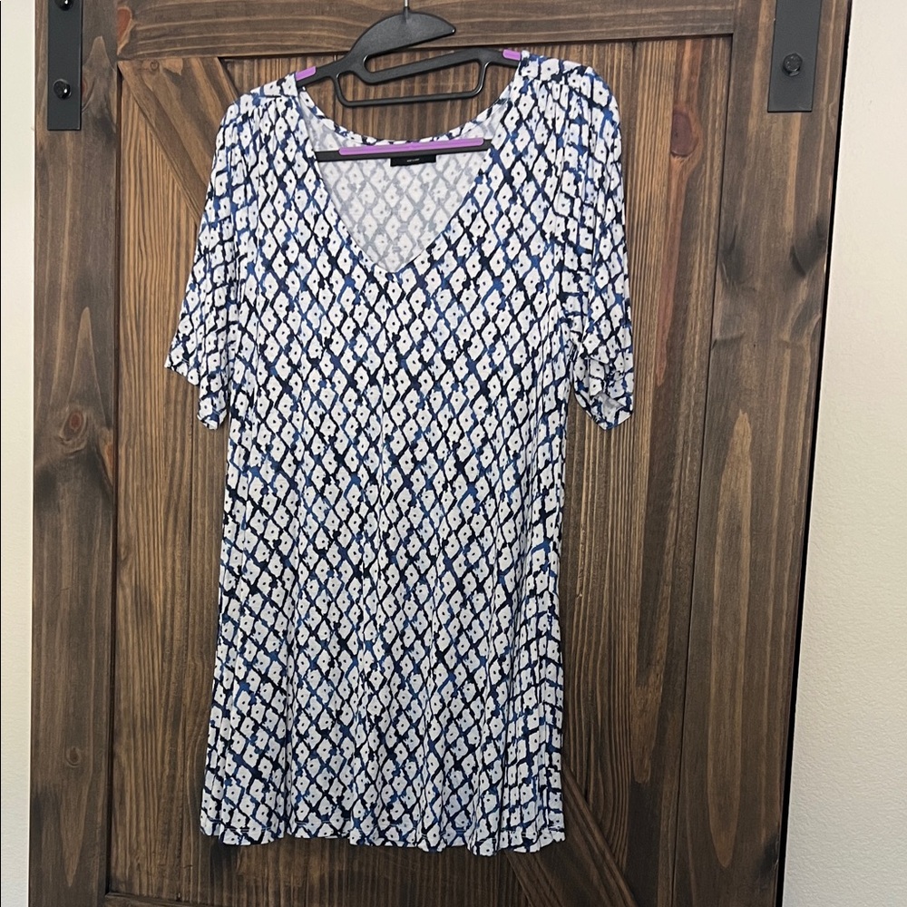 Lane Bryant White and Blue Geometric V-Neck Blouse 10/12 very stretchy- long #A